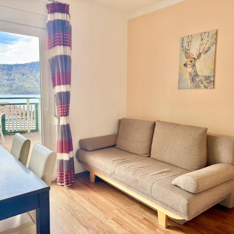 Apartmenthotel Karawankenblick - Free Parking - Apartment mit 2 Schlafzimmern, einem Balkon und Meerblick - 7