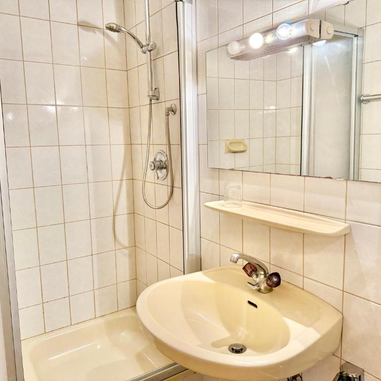 Apartmenthotel Karawankenblick - Free Parking - Apartment mit Gartenblick - 4