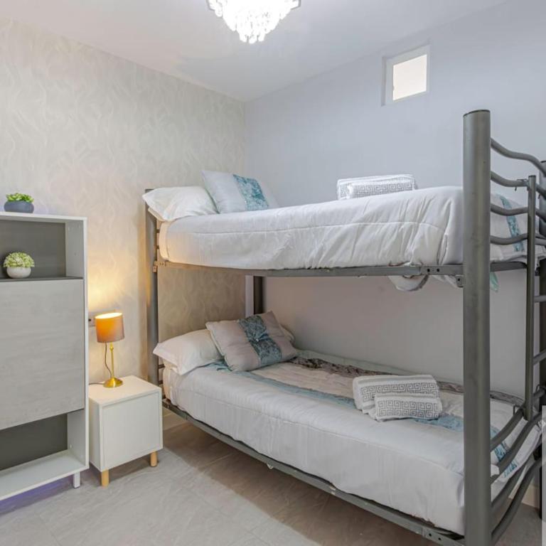 Benalbeach beautiful 2 BDR Apt with sea views - Apartamento de 2 dormitorios - 7