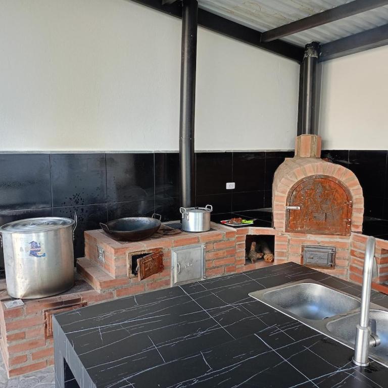 Espectacular Quinta PRIVADA con BBQ y Jacuzi a 10 Minutos de Melgar con 11 Habitaciones con Baño privado y Todas con Aire Acondicionado Con Capacidad para 30 personas - Casa - 31