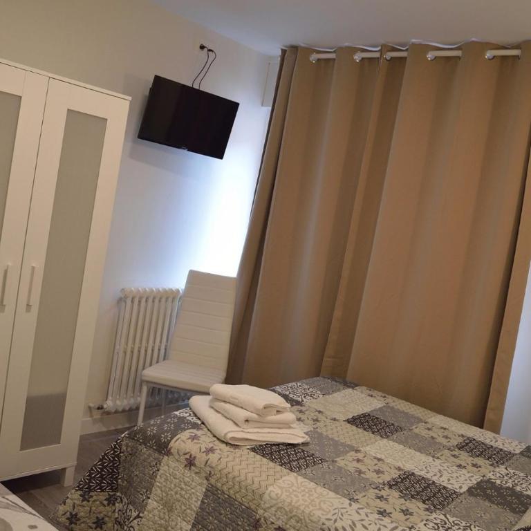 Pension Principado - Triple Room with Private External Bathroom - 10