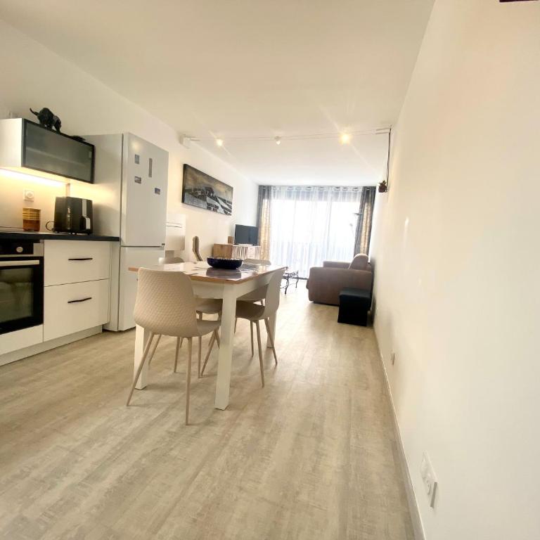 LE BOUCANET - APPARTEMENT CLIMATISÉ ENTIEREMENT RÉNOVÉ POUR 4 PERSONNES AVEC PARKING PRIVATIF - Apartment - 1
