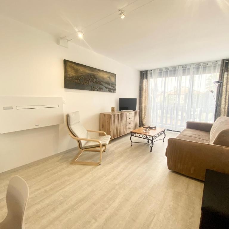 LE BOUCANET - APPARTEMENT CLIMATISÉ ENTIEREMENT RÉNOVÉ POUR 4 PERSONNES AVEC PARKING PRIVATIF - Apartment - 5