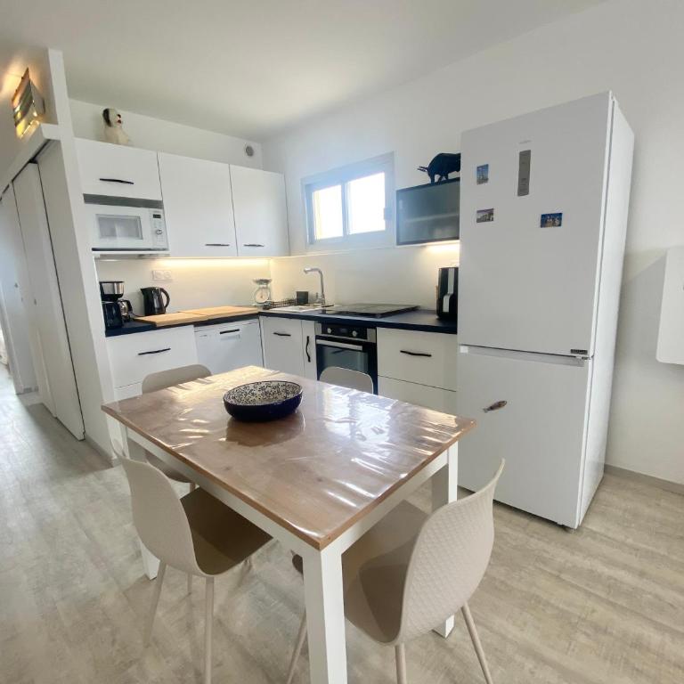 LE BOUCANET - APPARTEMENT CLIMATISÉ ENTIEREMENT RÉNOVÉ POUR 4 PERSONNES AVEC PARKING PRIVATIF - Apartment - 8