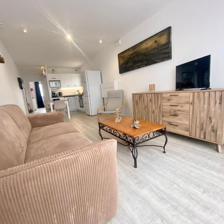 LE BOUCANET - APPARTEMENT CLIMATISÉ ENTIEREMENT RÉNOVÉ POUR 4 PERSONNES AVEC PARKING PRIVATIF - Apartment - 10