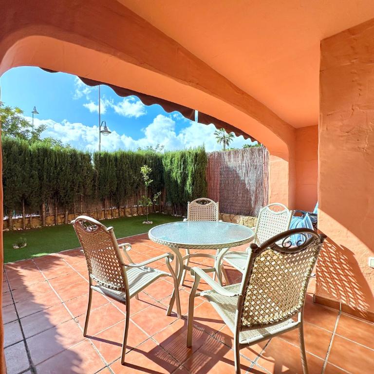 Beautiful 2-Bedroom Frontline Beach Apartment - Apartamento de 2 dormitorios - 1