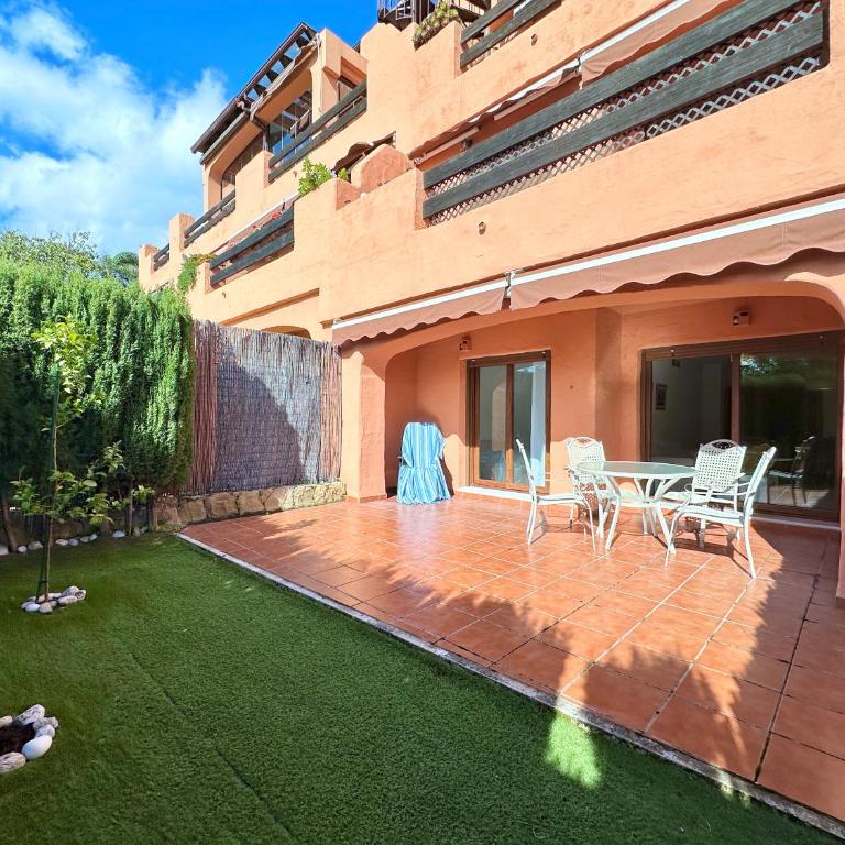 Beautiful 2-Bedroom Frontline Beach Apartment - Apartamento de 2 dormitorios - 21