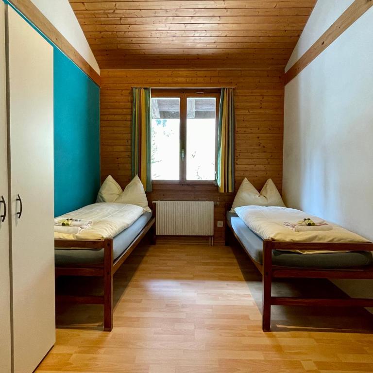 Alpine Base Hostel - Adults only - Zweibettzimmer mit Blick - 7