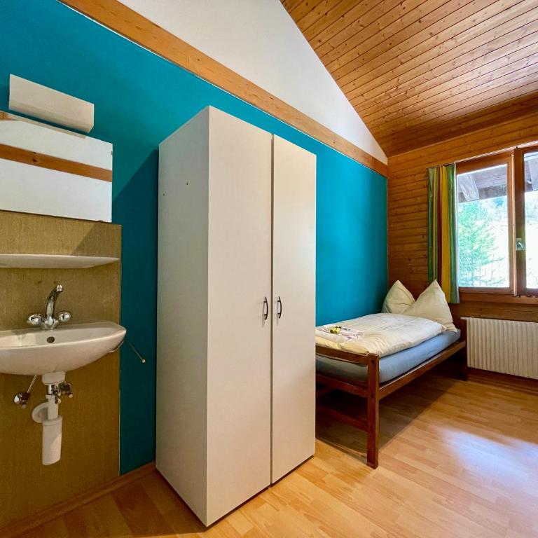 Alpine Base Hostel - Adults only - Zweibettzimmer mit Blick - 8