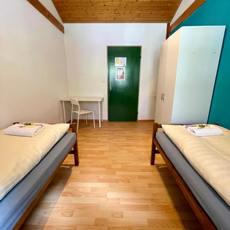Alpine Base Hostel - Adults only - Zweibettzimmer mit Blick - 6