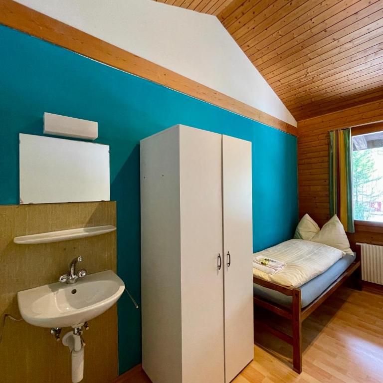 Alpine Base Hostel - Adults only - Zweibettzimmer mit Blick - 3