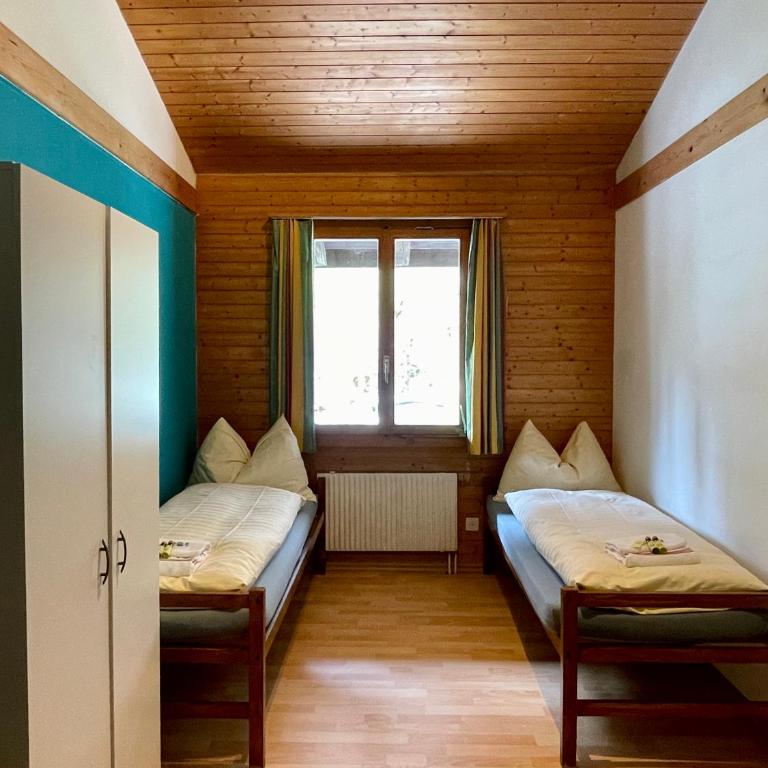 Alpine Base Hostel - Adults only - Zweibettzimmer mit Blick - 5