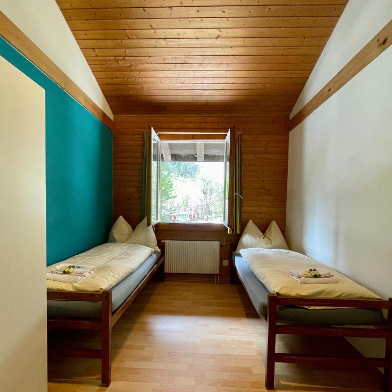 Alpine Base Hostel - Adults only - Zweibettzimmer mit Blick - 2