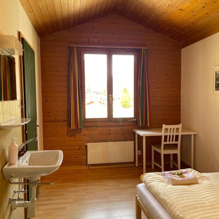Alpine Base Hostel - Adults only - Doppelzimmer mit eigenem Bad - 8