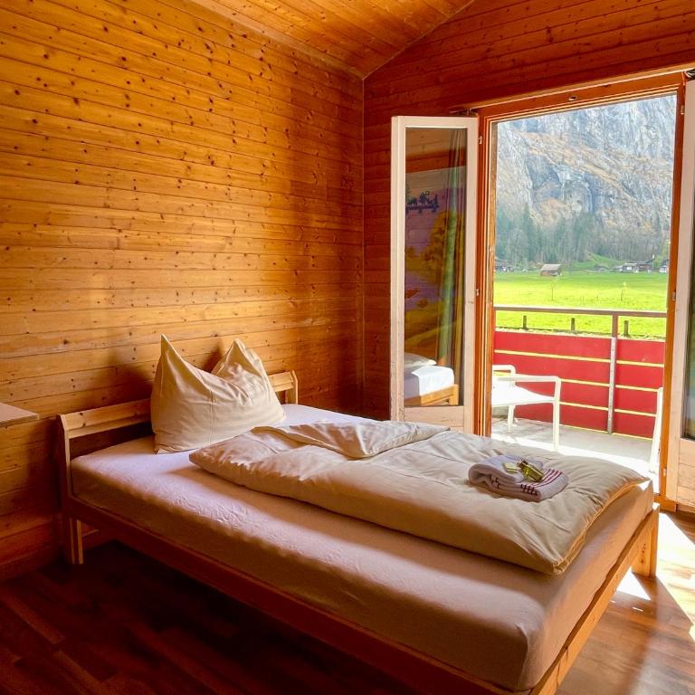 Alpine Base Hostel - Adults only - Zweibettzimmer mit Balkon - 6