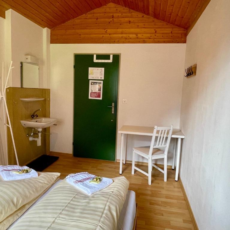Alpine Base Hostel - Adults only - Doppelzimmer - 2