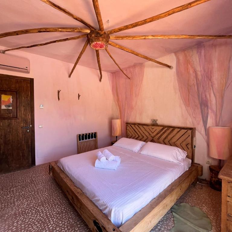 Boutique Hostal La Curandera de Salinas - Habitación Doble Superior con una terraza grande - 5