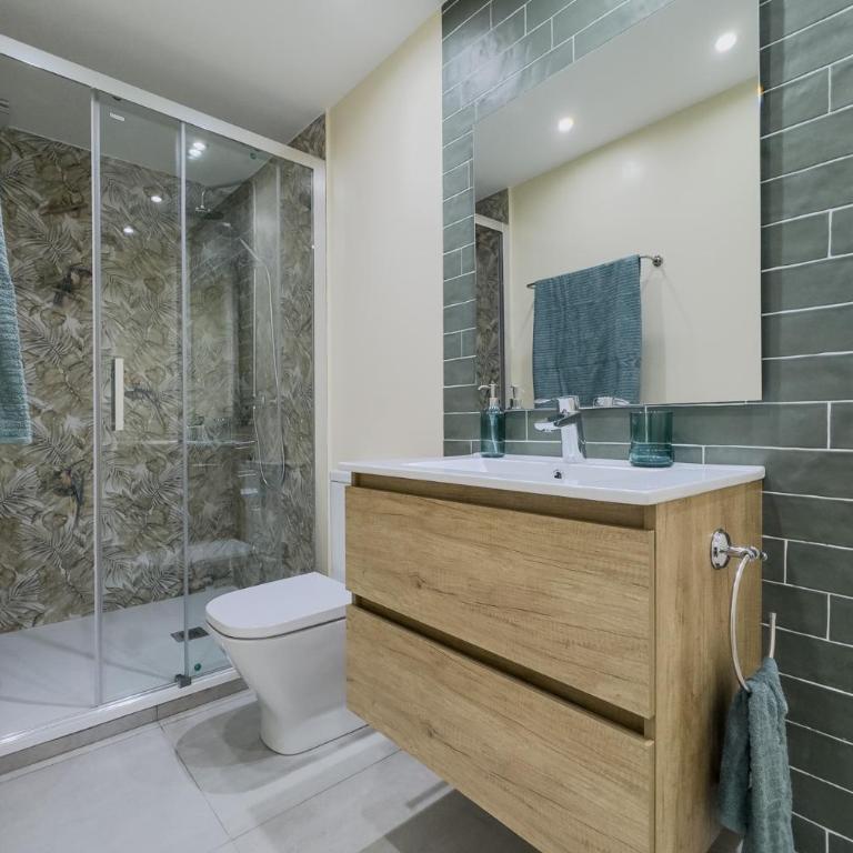 Precioso apartamento en Rambla Cataluña 35 - Three-Bedroom Apartment - 8