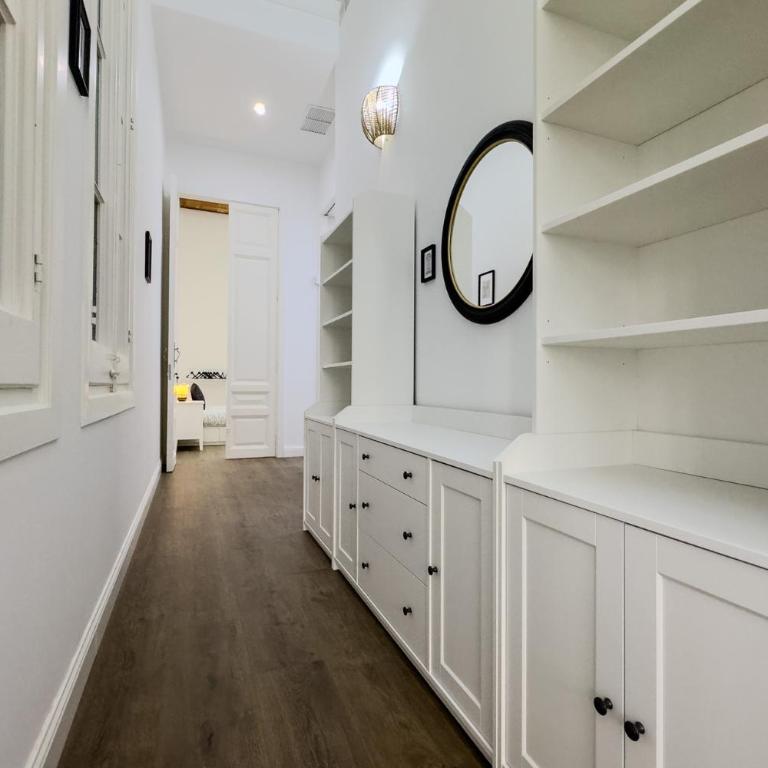 Precioso apartamento en Rambla Cataluña 35 - Three-Bedroom Apartment - 14