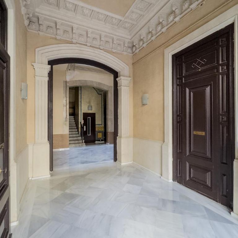 Precioso apartamento en Rambla Cataluña 35 - Three-Bedroom Apartment - 15
