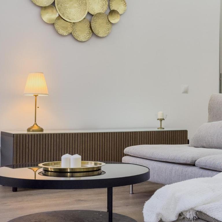 Precioso apartamento en Rambla Cataluña 35 - Three-Bedroom Apartment - 18