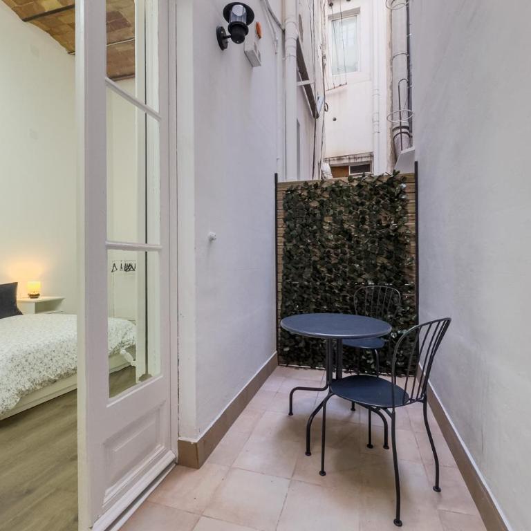 Precioso apartamento en Rambla Cataluña 35 - Three-Bedroom Apartment - 19