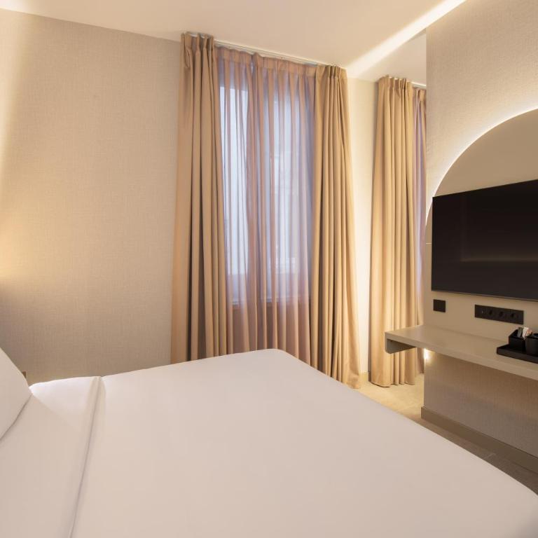 FORTINN Puerta del Sol - Family Room - 1