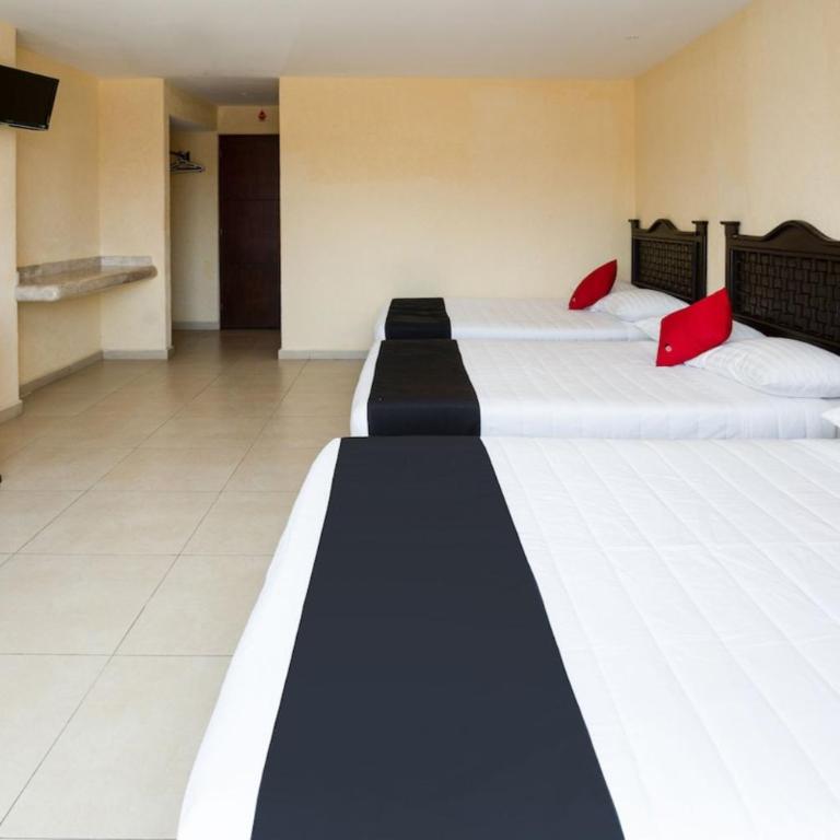 Capital O Hotel Los Caracoles, Acapulco - Standard Three beds - 4