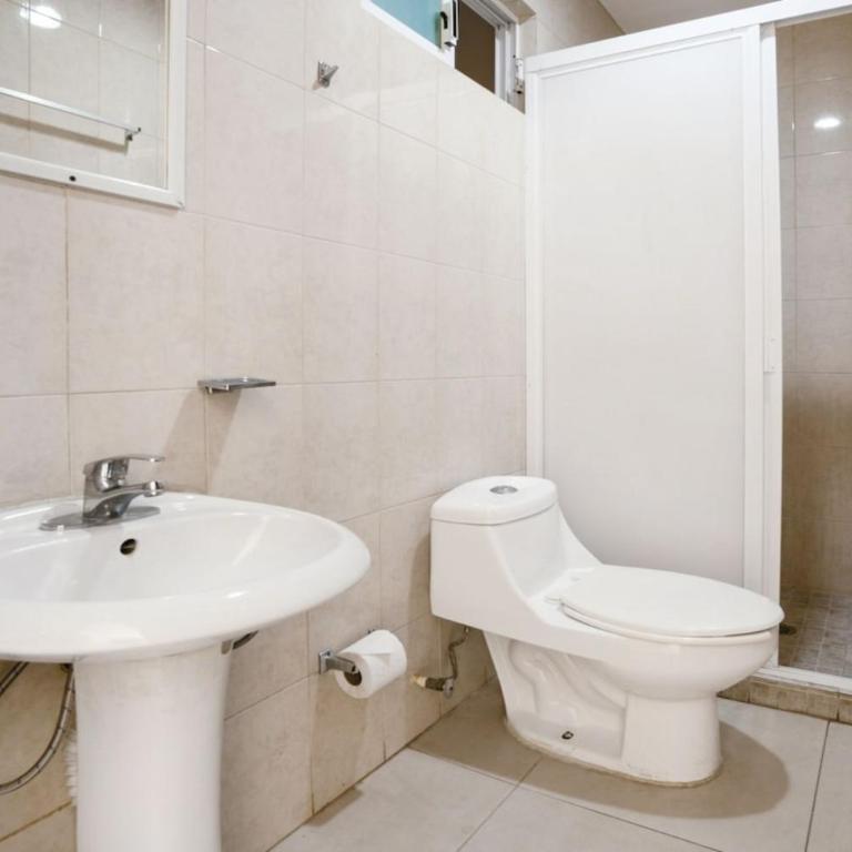 Capital O Hotel Los Caracoles, Acapulco - Standard Three beds - 5