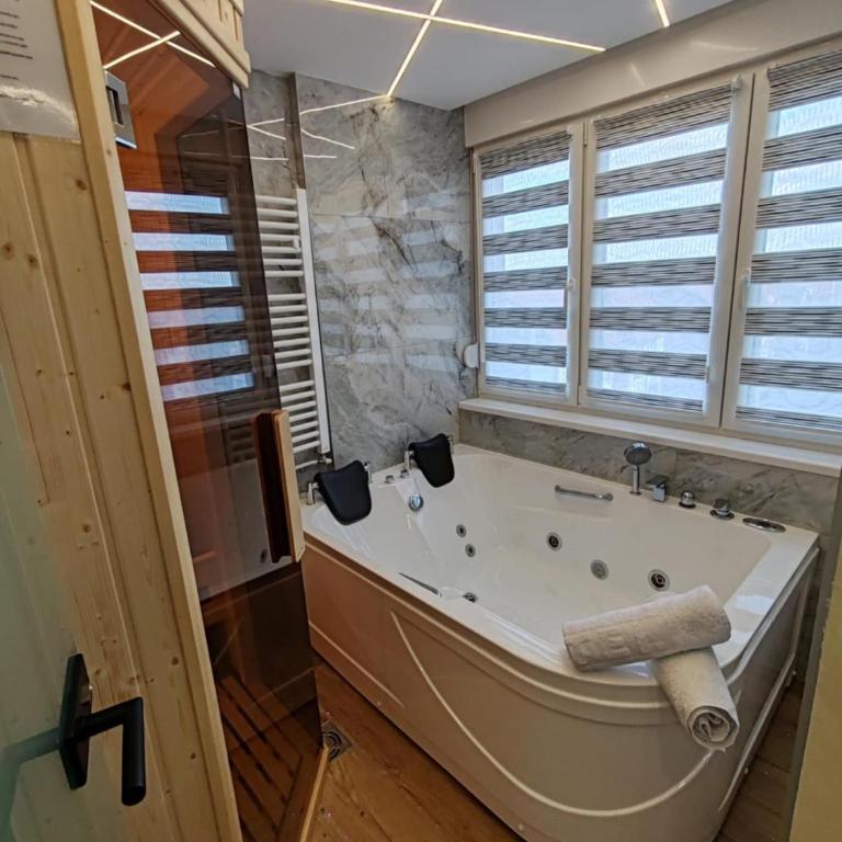 Relax Apartment with sauna and jacuzzi in city center - Apartman sa 1 Spavaćom Sobom - 10