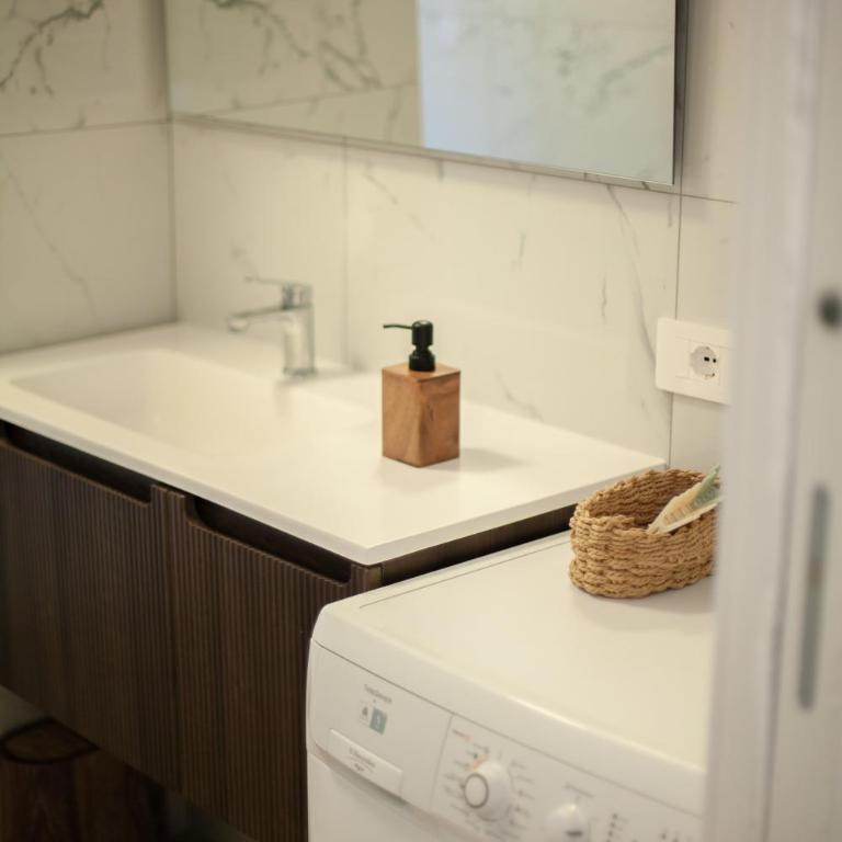 Luxury San Siro Apartment, 5 min Metro, Balcony & Fast WiFi - Appartamento con 2 Camere da Letto e Balcone - 13
