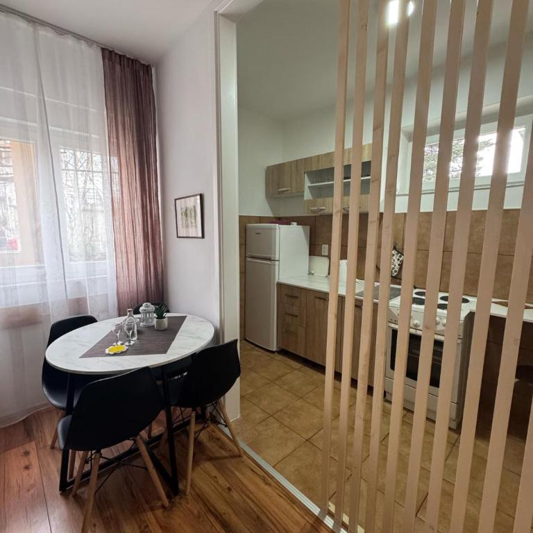 Apartmani Petrović - Deluks Dvokrevetna Soba sa Bračnim Krevetom/Zasebnim Krevetima - 1