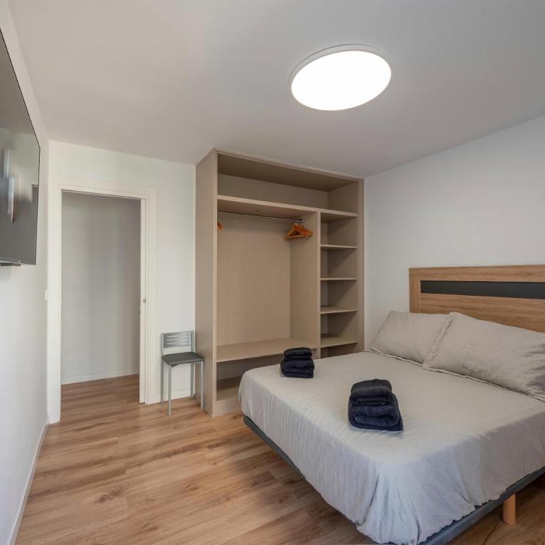Stunning New Apt, Beach 1min, 2BR, Parking - Two-Bedroom Apartment - 8