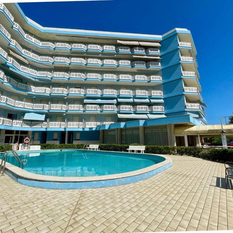 Seafront apartment with pool - Appartamento - 11