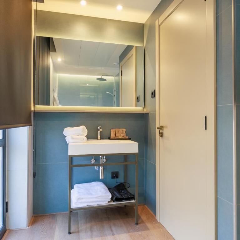 Hotel Medinaceli 4 Estrellas SUPERIOR - Interior Standard Triple Room - 5