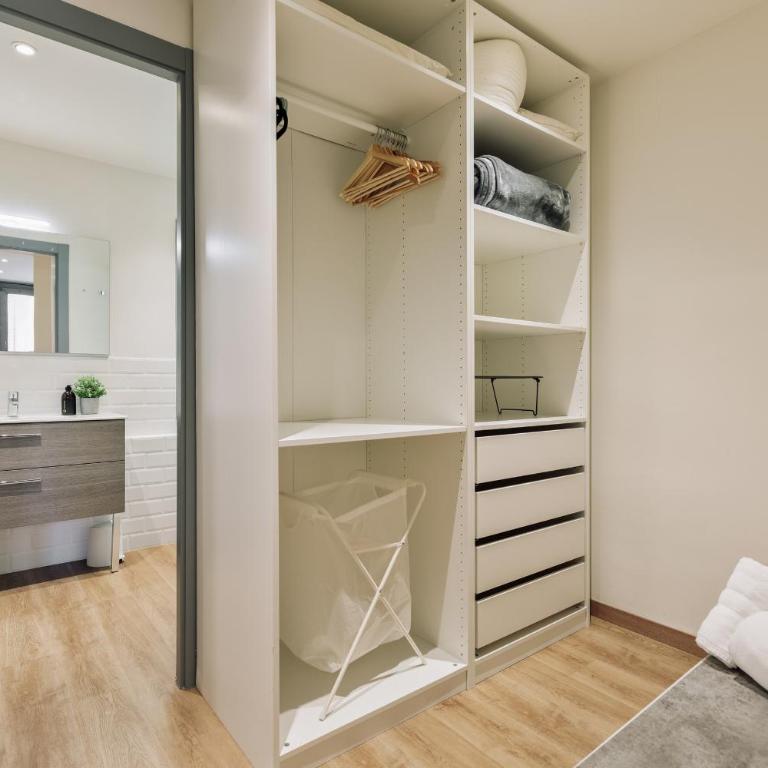 Ola Living Sant Antoni Market - Two-Bedroom Deluxe Apartment - 7