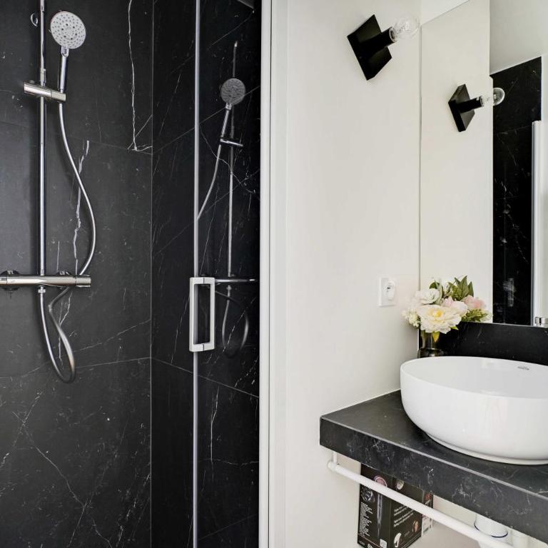 Chic apartment - 2BR 6P - Saint-Ambroise - Appartement 2 Chambres - 14