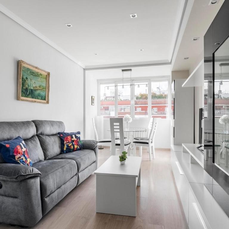 Precioso piso residencial muy luminoso, bien comunicado, de estancia temporal no turístico - Apartamento de 3 dormitorios - 1