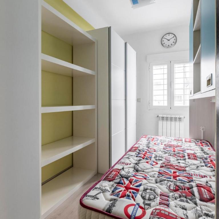 Precioso piso residencial muy luminoso, bien comunicado, de estancia temporal no turístico - Apartamento de 3 dormitorios - 8
