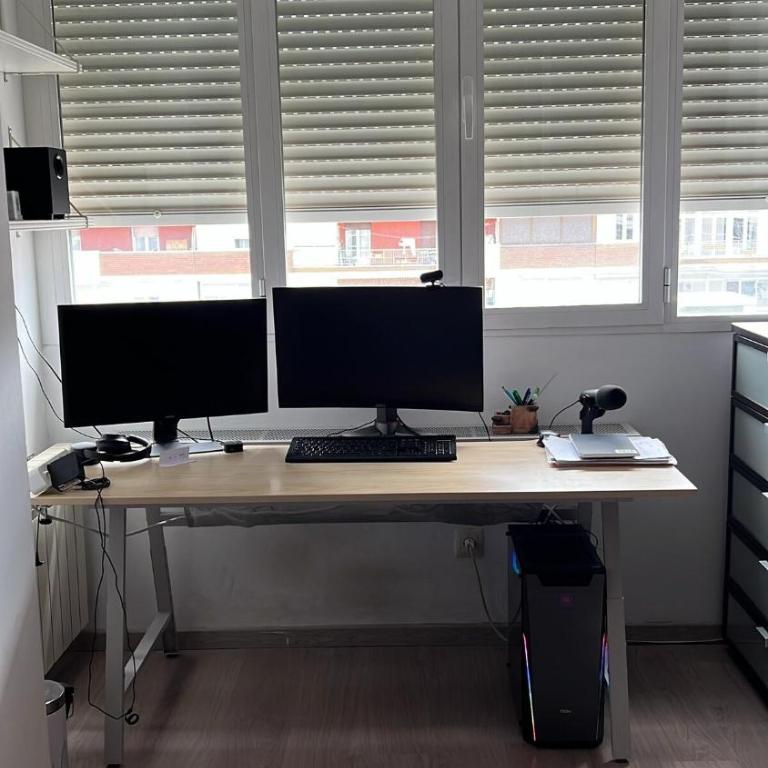 Precioso piso residencial muy luminoso, bien comunicado, de estancia temporal no turístico - Apartamento de 3 dormitorios - 6