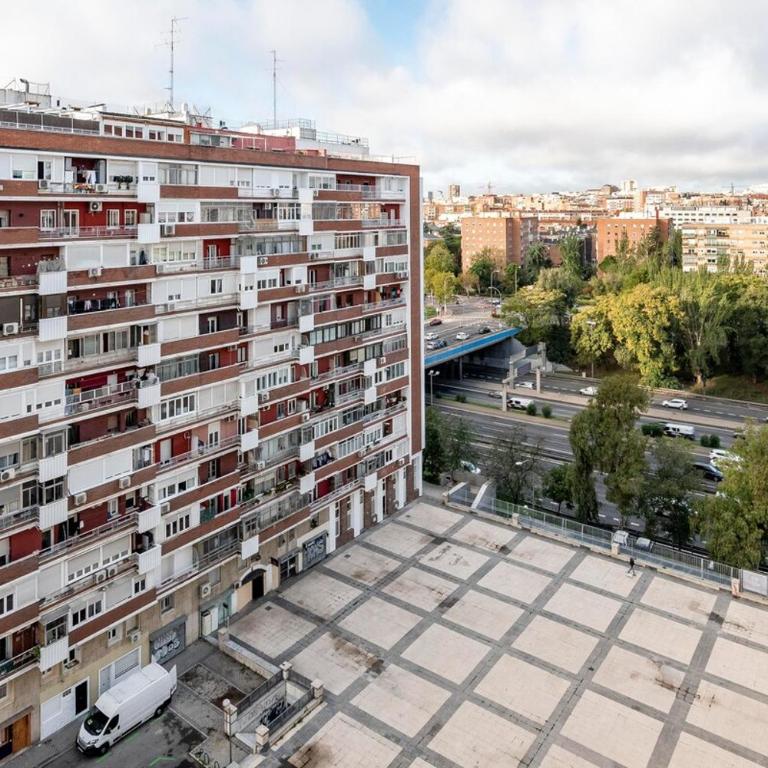 Precioso piso residencial muy luminoso, bien comunicado, de estancia temporal no turístico - Apartamento de 3 dormitorios - 12
