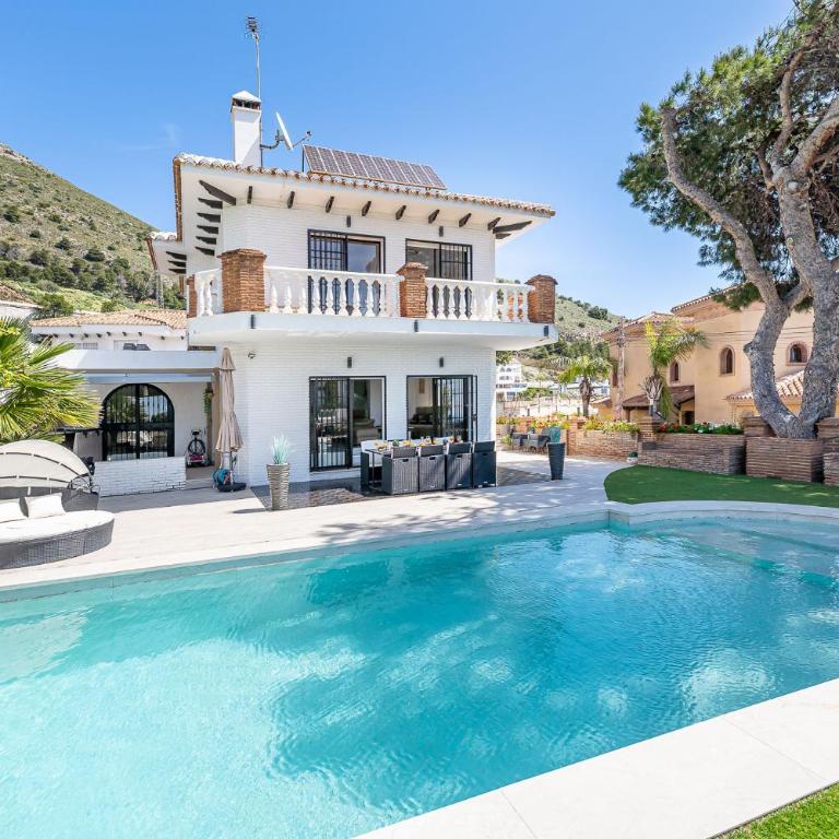 797 HOLIDAY RENTALS -Estilosa Villa en Benalmadena para 10 - Villa con piscina privada - 11