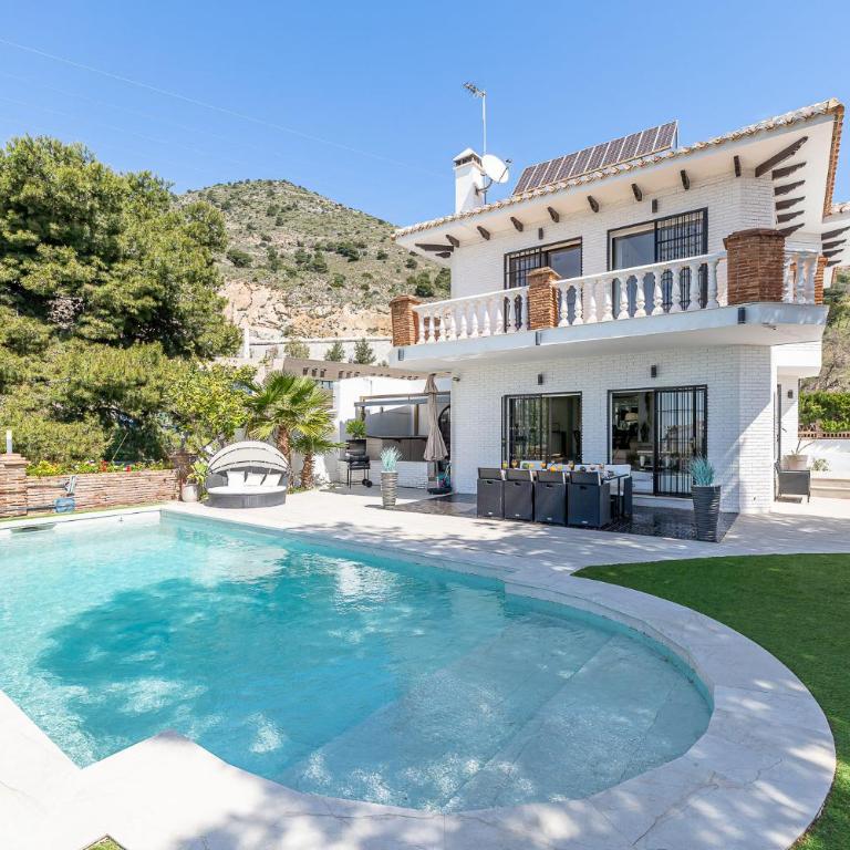797 HOLIDAY RENTALS -Estilosa Villa en Benalmadena para 10 - Villa con piscina privada - 7