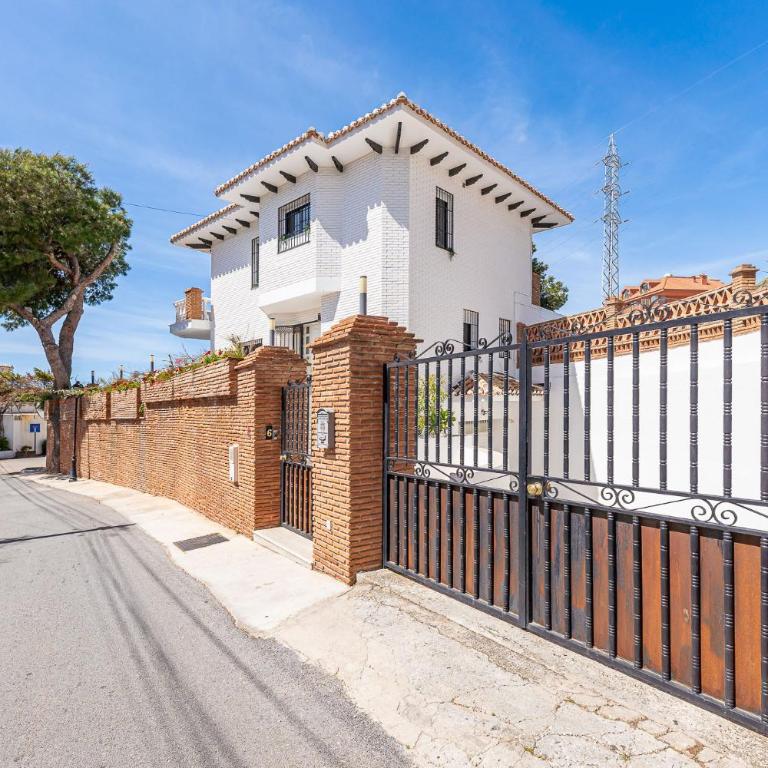 797 HOLIDAY RENTALS -Estilosa Villa en Benalmadena para 10 - Villa con piscina privada - 41