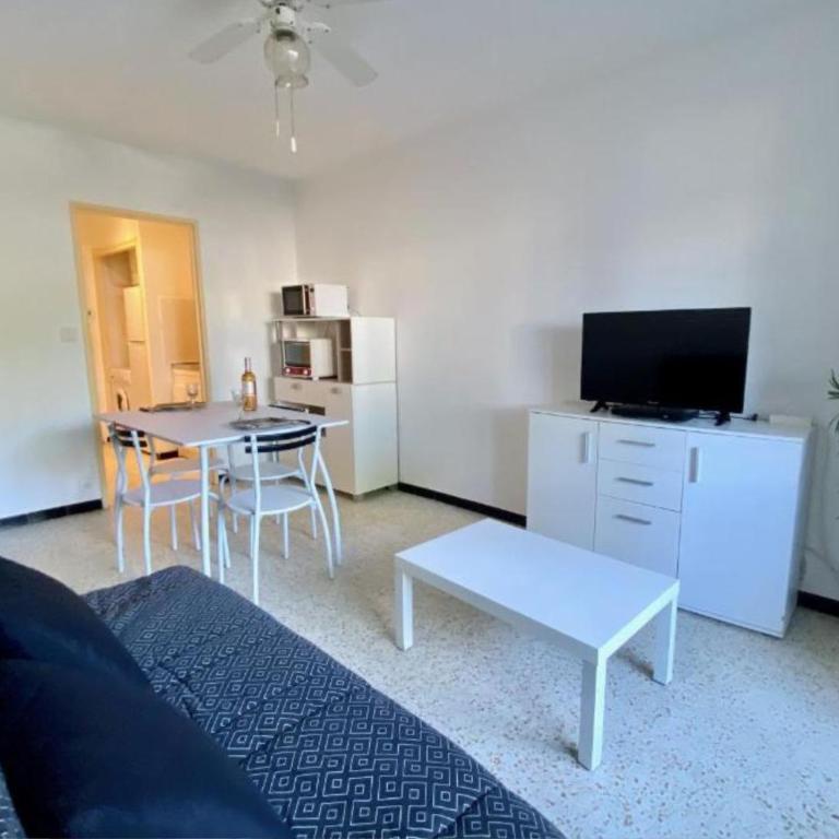 Studio Le Takeo Quartier Ponant, clim, parking, proche golf - Estudio - 9