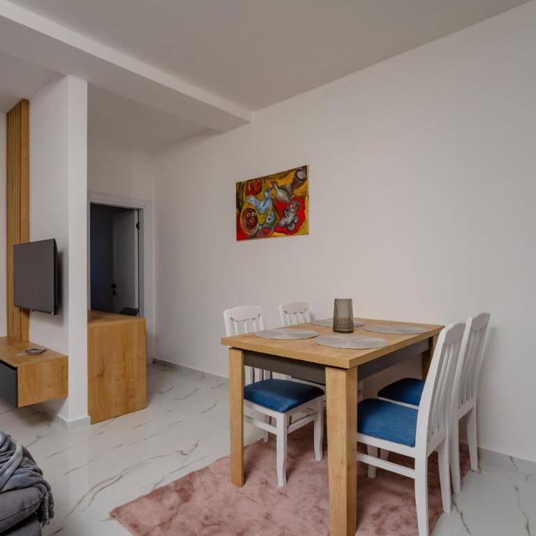 Aurora Apartments with Pool - Two-Bedroom Apartment - 3