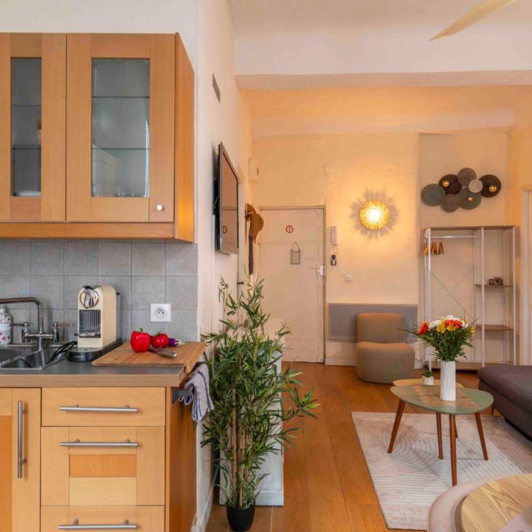 Charming flat, fully equipped, air conditioning, beach only 300m - LA LOGE - Appartement 1 Chambre - Vue sur Ville - 28