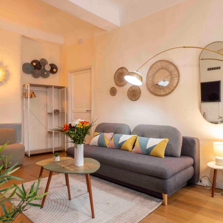 Charming flat, fully equipped, air conditioning, beach only 300m - LA LOGE - Appartement 1 Chambre - Vue sur Ville - 11