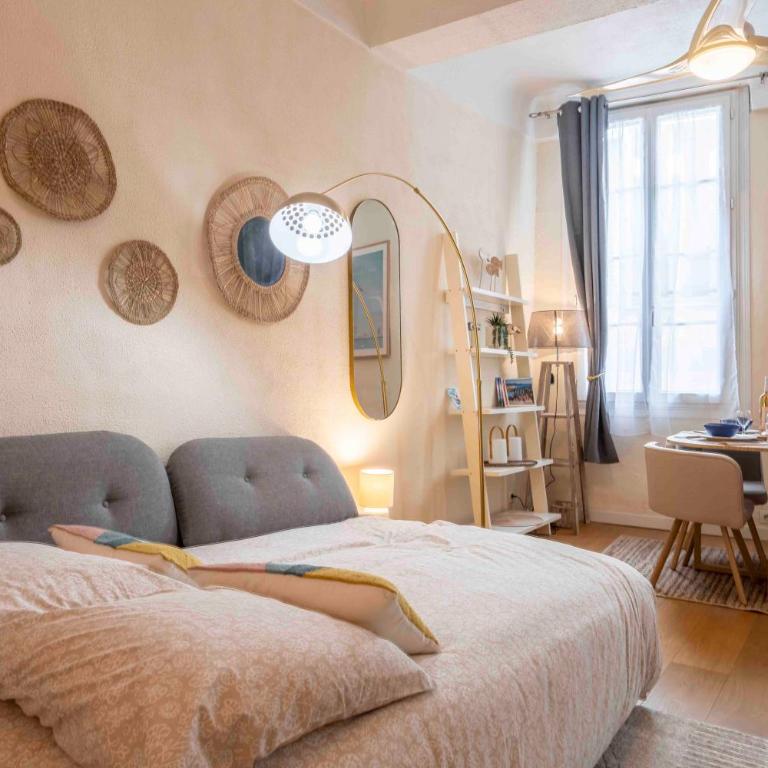 Charming flat, fully equipped, air conditioning, beach only 300m - LA LOGE - Appartement 1 Chambre - Vue sur Ville - 18