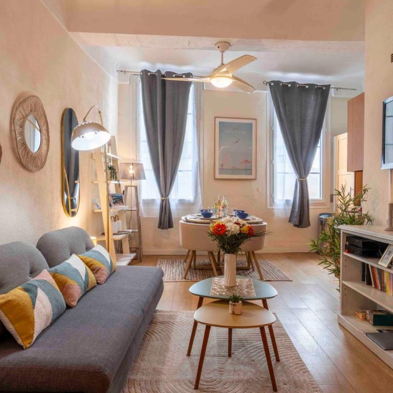 Charming flat, fully equipped, air conditioning, beach only 300m - LA LOGE - Appartement 1 Chambre - Vue sur Ville - 7